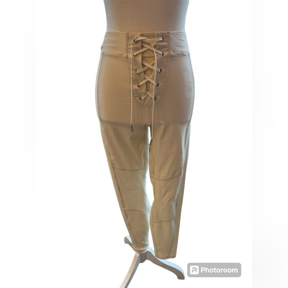 Good American Bombshell Lace Up Leggings in Ivory - Picture 5 of 7